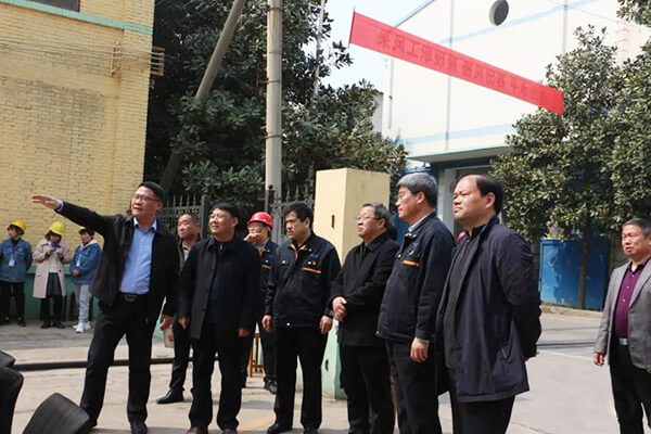 領(lǐng)導們參觀長城機械